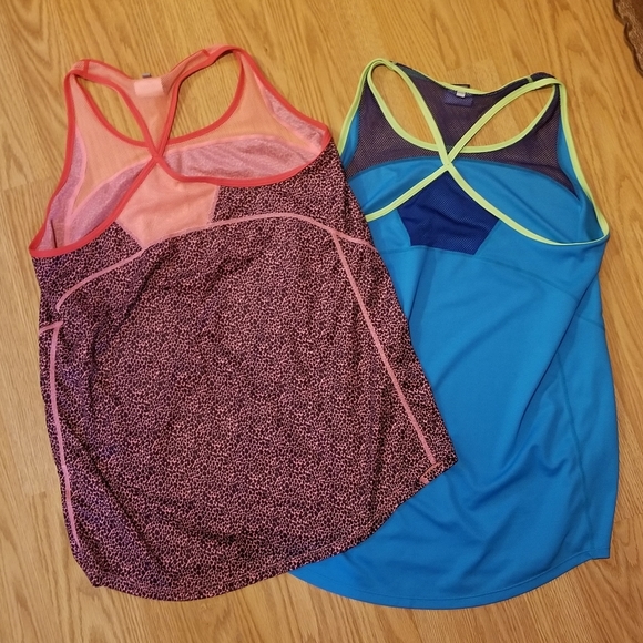 NIKE Dri-Fit Tanks Set of 2 Size Medium EUC - Picture 2 of 7